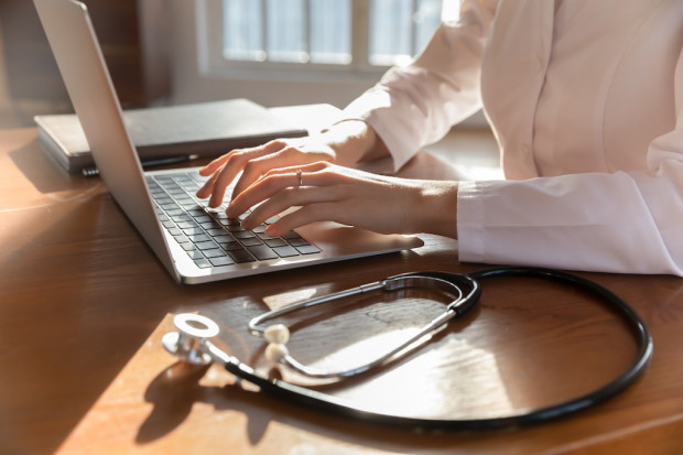 Pacjenci i lekarze coraz częściej korzystają z rozwiązań e-zdrowia (Fot. Adobestock)