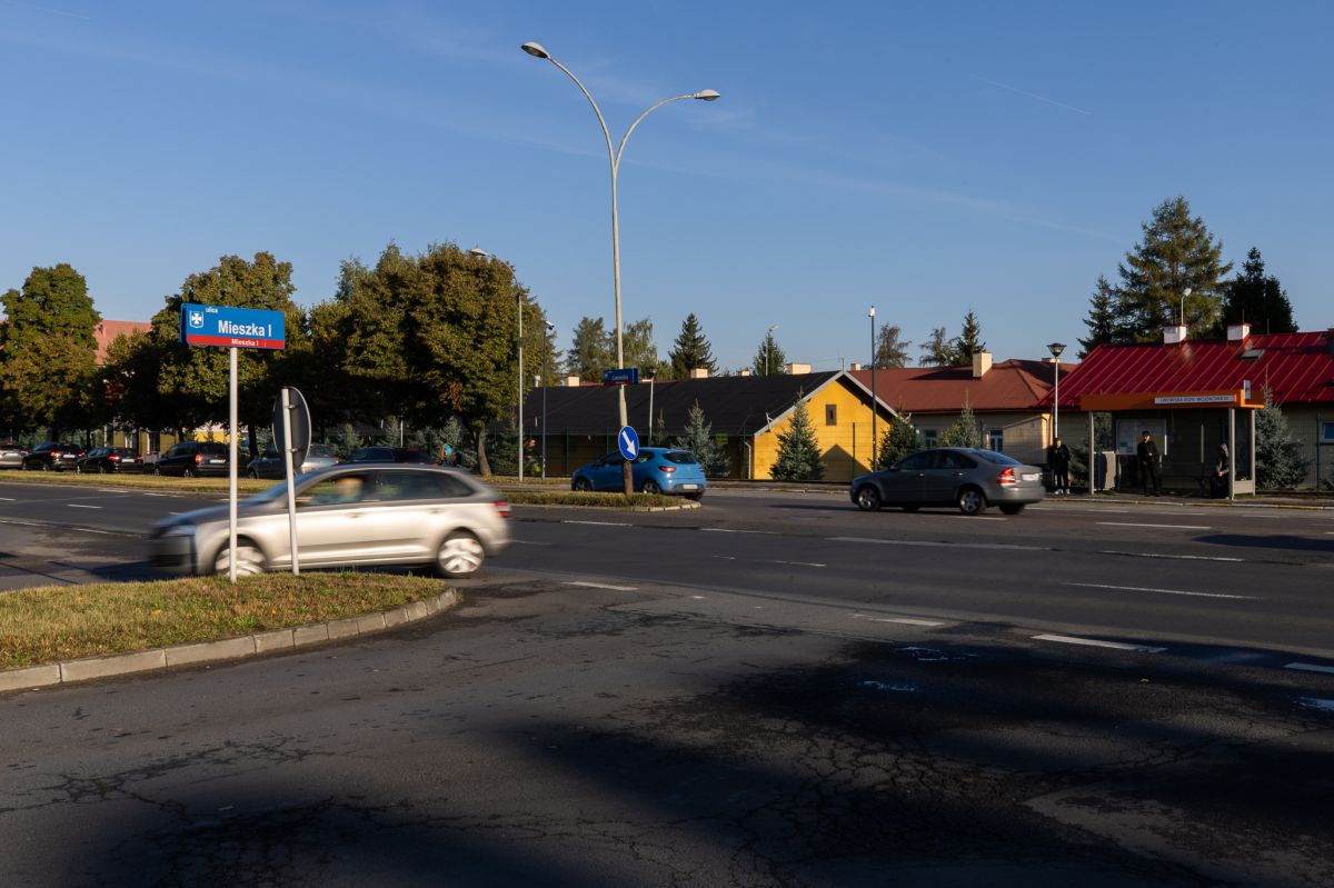 Przebudowa skrzyżowania zakończy się latem 2023 roku (fot. erzeszow.pl/Grzegorz Bukała)