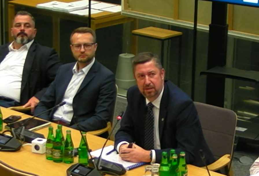 Prof. Bartosz Molik przedstawił informacje na sejmowej Komisji Kultury Fizycznej, Sportu i Turystyki (fot. TV Sejm)
