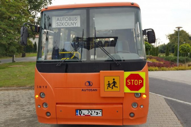Autobusy dla mazowieckich szkół” to nowy program wsparcia samorządu województwa mazowieckiego  (fot. www.mazowiecka.policja.gov.pl)