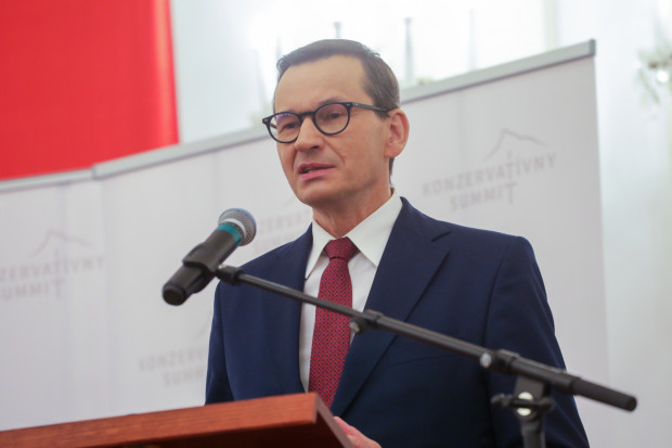 Na konta samorządów wpłynie 13,7 mld zł - powiedział premier Mateusz Morawiecki (fot. PAP/Albert Zawada))