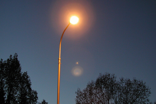 W części miasta zdecydowano w ogóle wyłączać oświetlenie uliczne po godzinie 23 (fot. pixabay)