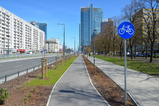 Zrównoważona mobilność zakłada przyznanie pierwszeństwa komunikacji zbiorowej i rowerowej. (fot. Adrian Grycuk, CC BY-SA 3.0 PL/ wikipedia)