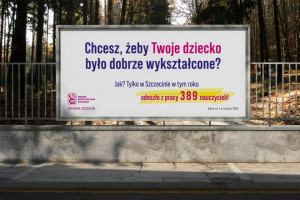 Na początek w newralgicznych punktach Szczecina pojawią się cztery billboardy z hasłami opisującymi problemy zawodu nauczyciela, które mają przykuć uwagę mieszkańców miasta. (fot. Sławomir Broniarz/TT)