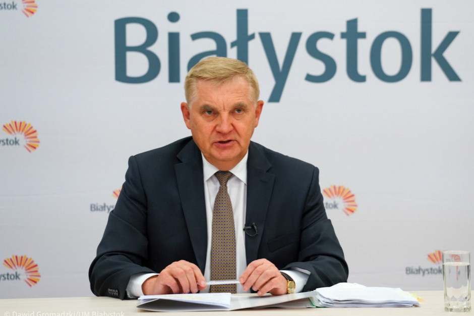 Prezydent Truskolaski mówił że w związku z ogromnymi podwyżkami cen energii trwa analiza czy np. nie dałoby się wyłączyć co trzeciej latarni ulicznej w mieście.(fot. arch/UM Białystok)