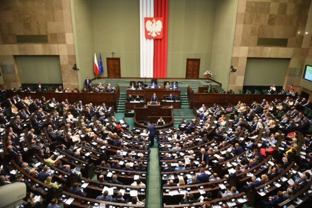 Sejm zajmie się szeregiem ważnych dla samorządów zagadnień (fot. PAP/Radek Pietruszka)