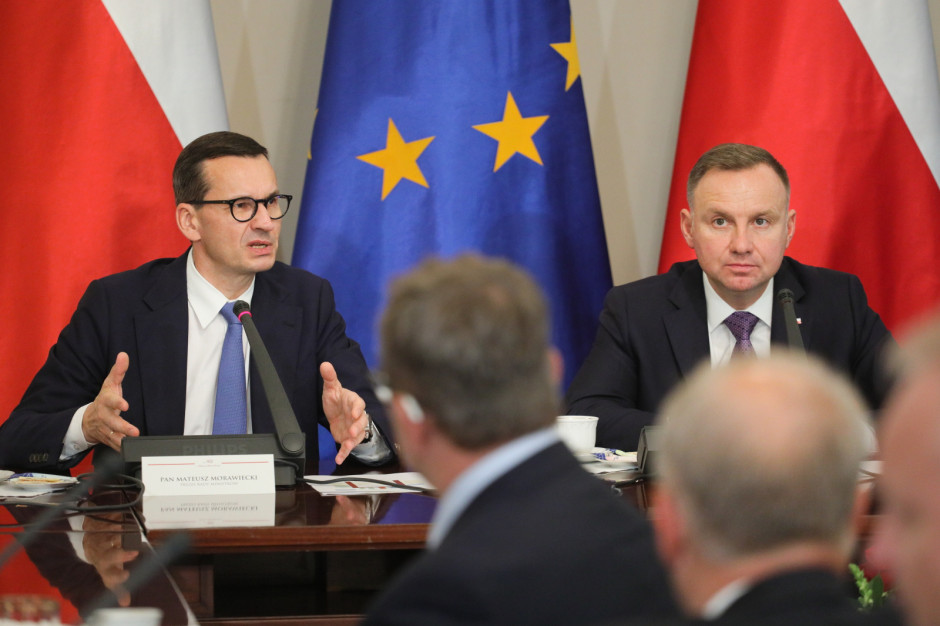 Premier Mateusz Morawiecki i prezydent Andrzej Duda podczas posiedzenia Rady ds. Środowiska, Energii i Zasobów Naturalnych (fot. PAP/Paweł Supernak)