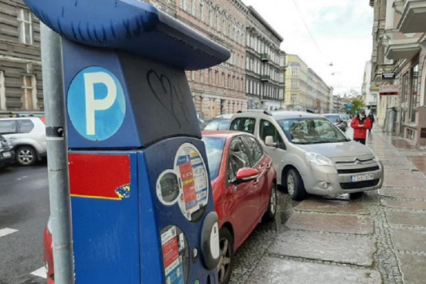 W Szczecinie stawki za płatne parkowanie w tym roku nie wzrosły, ale na Starym Mieście wydłużono godziny płatnego postoju i wprowadzono go także w weekendy (Fot. szczecin.eu)