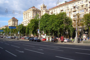 Rząd Ukrainy chce zmniejszyć liczbę państwowych urzędników aż o 30 proc. Na zdjęciu ulica w Kijowie (fot. Pixabay)