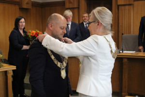 Po odebraniu gratulacji, nowy prezydent Rudy Śląskiej rozpoczął swoją pracę od spotkania z Konwentem Seniorów Rady Miasta (fot. FB/Ruda Śląska)