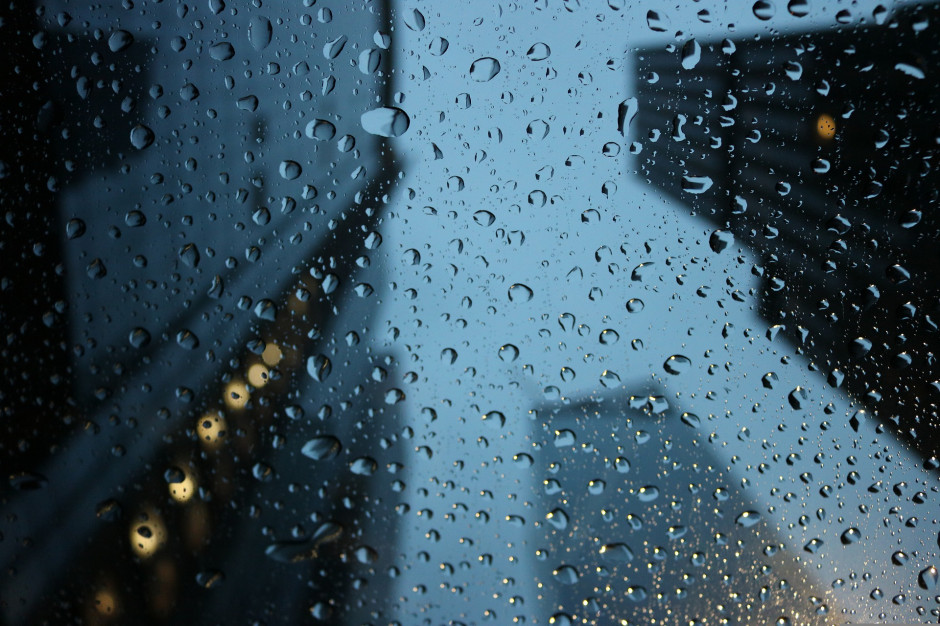 IMGW ostrzega przed silnym wiatrem i intensywnymi opadami deszczu (fot. pixabay)