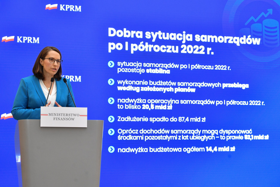 Rzeczkowska na konferencji prasowej poinformowała też o obecnych dochodach miast z PIT i CIT (fot. PAP/Radek Pietruszka) Rzeczkowska na konferencji prasowej poinformowała też o obecnych dochodach miast z PIT i CIT (fot. PAP/Radek Pietruszka)