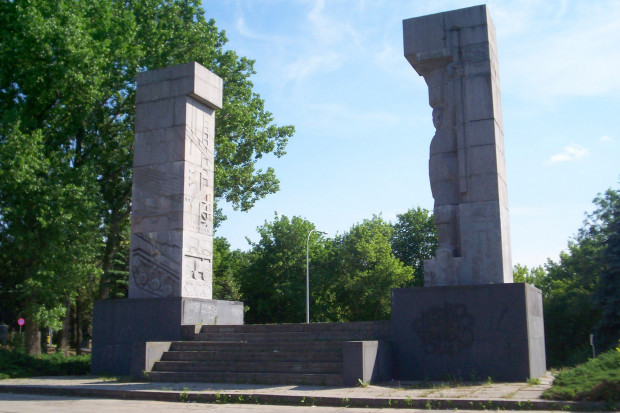 Pomnik Wyzwolenia Ziemi Warmińsko-Mazurskiej autorstwa Xawerego Dunikowskiego (fot. wikipedia.org/Serdelll)