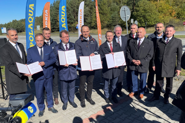 W poniedziałek 10 października podpisano umowę na budowę 18-kilometrowego odcinka trasy Via Carpatia (fot. twitter.com/Ministerstwo Infrastruktury)
