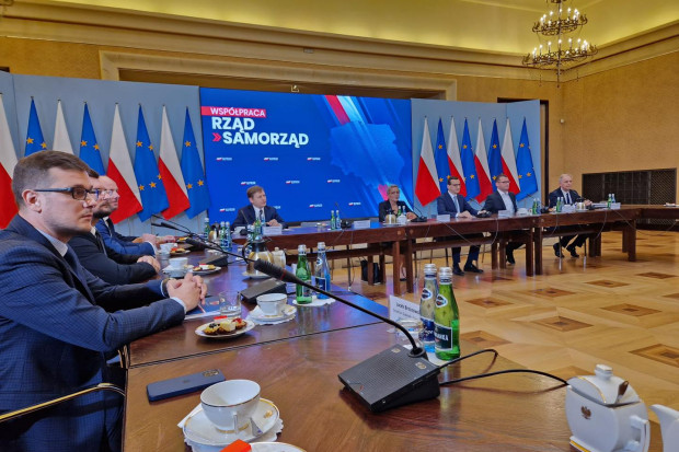 Spotkanie strony samorządowej z premierem (fot. FB/Arkadiusz Chęciński)