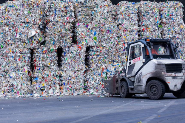 Baza dotycząca odpadów będzie stosowana szerzej niż obecnie (Fot. PAP/DPA/Rolf Vennenbernd)