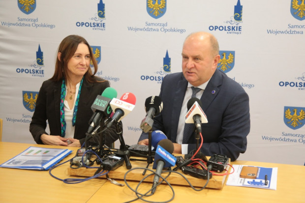 Dyrektor Karina Bedrunka i marszałek Andrzej Buła mówili o rekordowych środkach europejskich dla Opolszczyzny (Fot. UMWO)