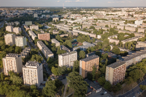 To warszawskie osiedle mieszkaniowe ma być objęte strefą płatnego parkowania. Fot. Kamil Ciepeńko