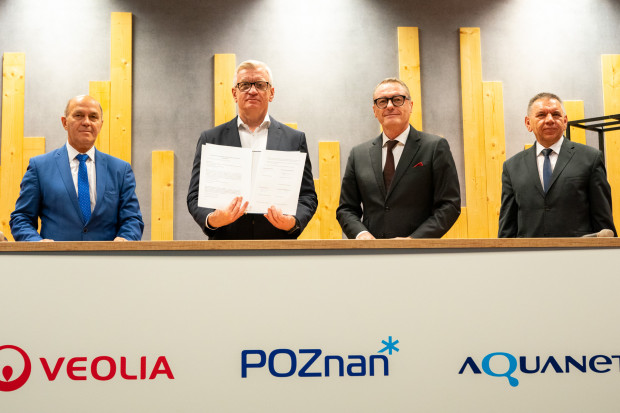 Podpisanie porozumienia między Aquanet a Veolią. Na zdjęciu od lewej: Paweł Chudziński, prezes Aquanet, Jacek Jaśkowiak, prezydent Poznania oraz Frederic Faroche i Jan Pic z Veolii (fot. Veolia)