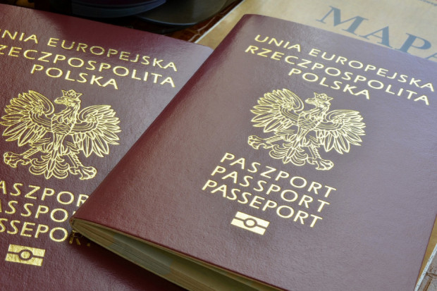 W aplikacji mObywatel pojawią się informacje na temat paszportów  (fot.shutterstock)
