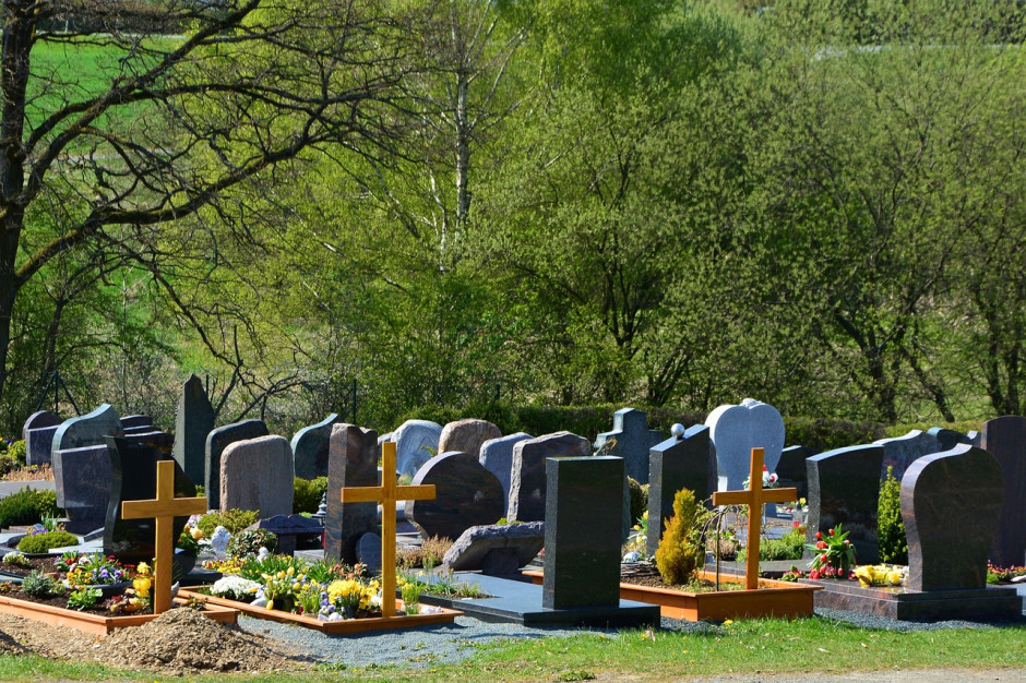Zarządcy cmentarzy szacują, że nawet o 30 procent może się zwiększyć liczba grobów do likwidacji (fot.pixabay)