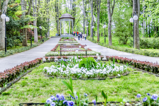 Park w gminie uzdrowiskowej Polanica-Zdrój (Fot. Adobestock)