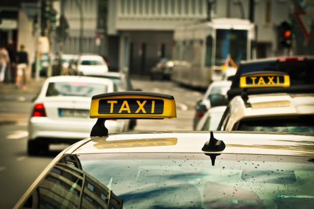 Stowarzyszenia taksówkarskie obawiają się wygryzienia z rynku przez firmy typu Bolt czy Uber (Fot. pixabay.com)