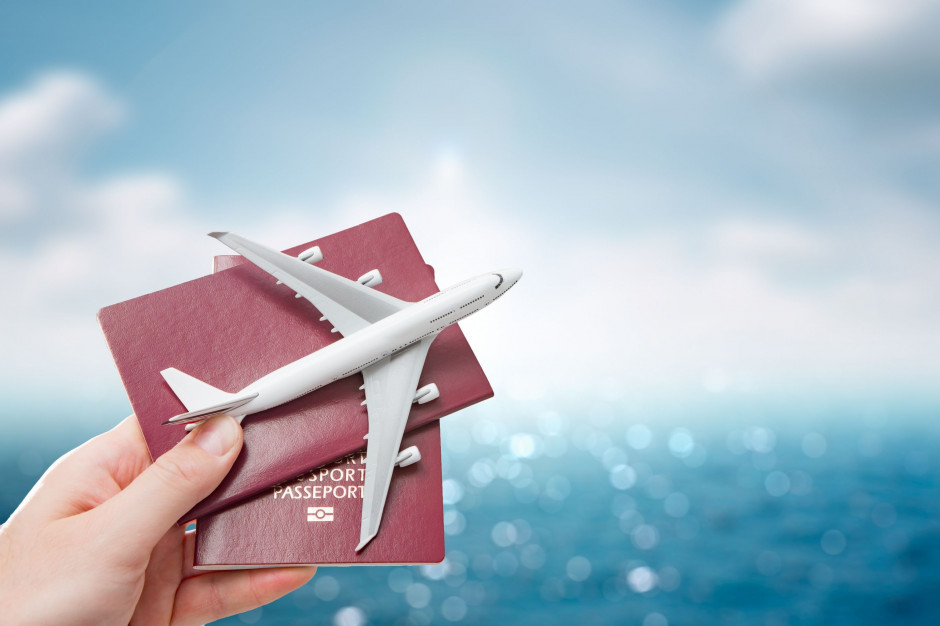 Nie będzie trzeba wypełniać papierowych wniosków o paszport (fot. shutterstock) Nie będzie trzeba wypełniać papierowych wniosków o paszport (fot. shutterstock)