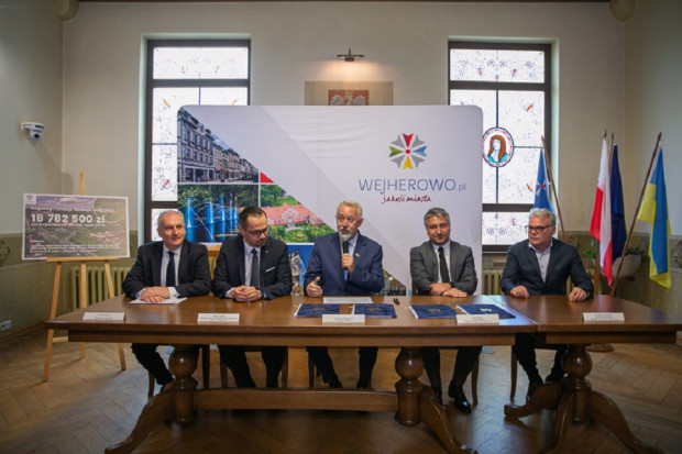Podpisanie umowy na budowę miało miejsce 14 listopada 2022 r. w UM Wejherowa (Fot. wejherowo.pl)