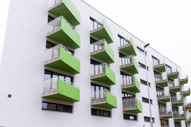 Nowy budynek mieszkalny w Koszalinie, który będzie ogrzewany miksem energetycznym (Fot. gov.pl)