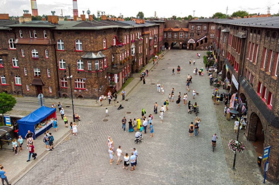 Katowicka dzielnica Nikiszowiec przyciąga mieszkańców i turystów. (Fot. PAP/Andrzej Grygiel) Katowicka dzielnica Nikiszowiec przyciąga mieszkańców i turystów. (Fot. PAP/Andrzej Grygiel)