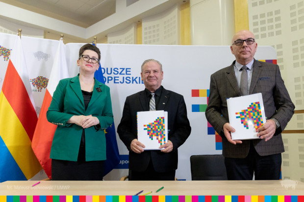 Podpisano umowy na rozwój e-usług (fot. podlaskie.eu/Mateusz Duchnowski)