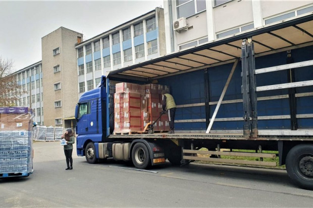 W naczepie znalazło się 13 ton darów (fot. powiat.bielsko.pl)