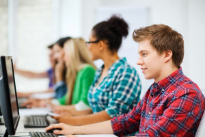 Projekt rozporządzenia dot. wyposażenia szkół w sprzęt komputerowy  (fot. shutterstock)