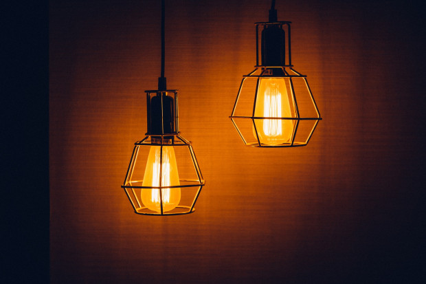 URE do 17 grudnia ma zatwierdzić nowe taryfy na energię elektryczną (fot. pixabay)