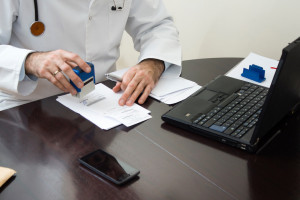 Przychodnie lekarzy rodzinnych podpiszą umowy z NFZ (Fot. Adobestock)