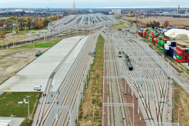 Dzięki zmodernizowanej infrastrukturze do gdańskiego portu może wjechać więcej pociągów (fot. plk-sa.pl)