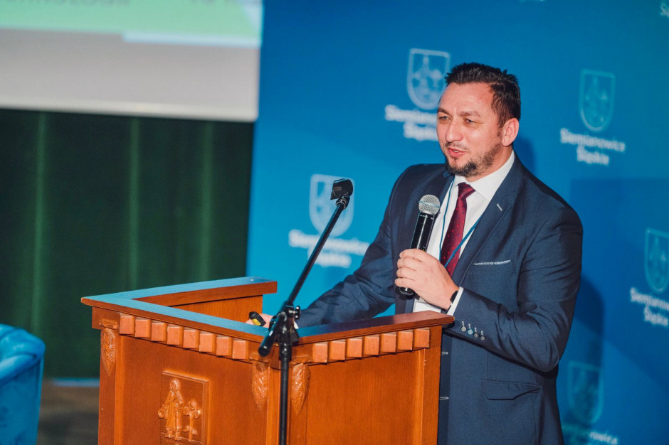 Burmistrz Sanoka Tomasz Matuszewski zdradził szczegóły projektu wodorowego (fot. UM Siemianowice Śląskie) Burmistrz Sanoka Tomasz Matuszewski zdradził szczegóły projektu wodorowego (fot. UM Siemianowice Śląskie)