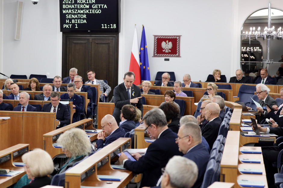 Senatorzy długo dyskutowali nad poprawkami do ustawy lex Czarnek. Ostatecznie uchwalili jej odrzucenie w całości (fot. Twitter/Senat). Senatorzy długo dyskutowali nad poprawkami do ustawy lex Czarnek. Ostatecznie uchwalili jej odrzucenie w całości (fot. Twitter/Senat).