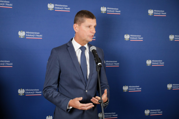 Znaleźliśmy punkty styczne - powiedział po spotkaniu z związkami zawodowymi wiceszef MEiN Dariusz Piontkowski (Fot. PAP/Albert Zawada)