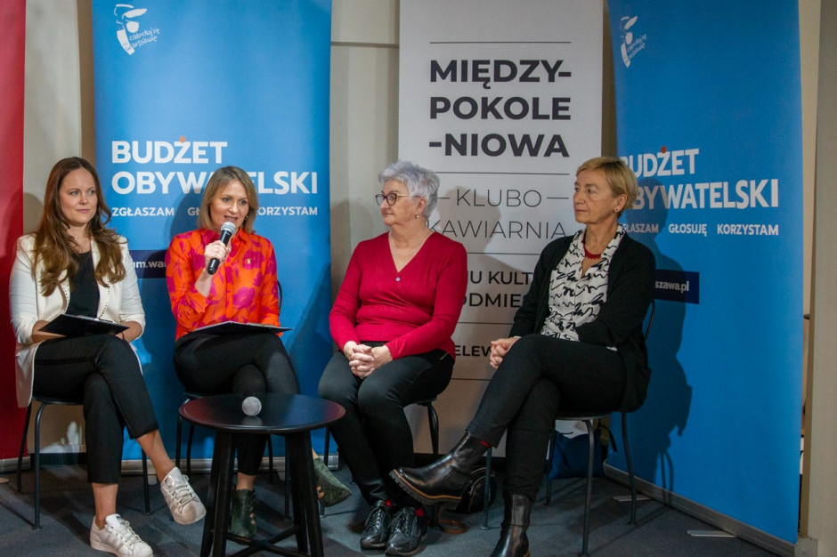 Kolejną edycję budżetu obywatelskiego w Warszawie ogłoszono w Klubokawiarni Międzypokoleniowej, która powstała w ramach wcześniejszych edycji tegoż budżetu. Fot. UM Warszawa Kolejną edycję budżetu obywatelskiego w Warszawie ogłoszono w Klubokawiarni Międzypokoleniowej, która powstała w ramach wcześniejszych edycji tegoż budżetu. Fot. UM Warszawa
