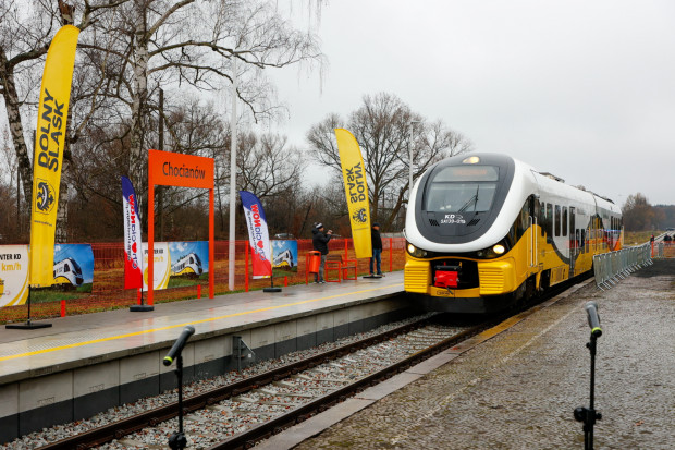 Uroczyste otwarcie zrewitalizowanej linii kolejowej na Dworcu PKP w Chocianowie  (fot. PAP/Aleksander Koźmiński)