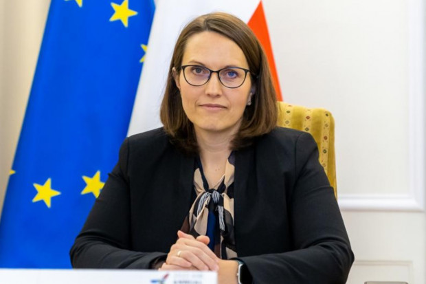 Angażujemy środki przede wszystkim we wsparcie osób najbardziej dotkniętych skutkami wojny w Ukrainie i kryzysu energetycznego - powiedziała Magdalena Rzeczkowska (fot. gov.pl)
