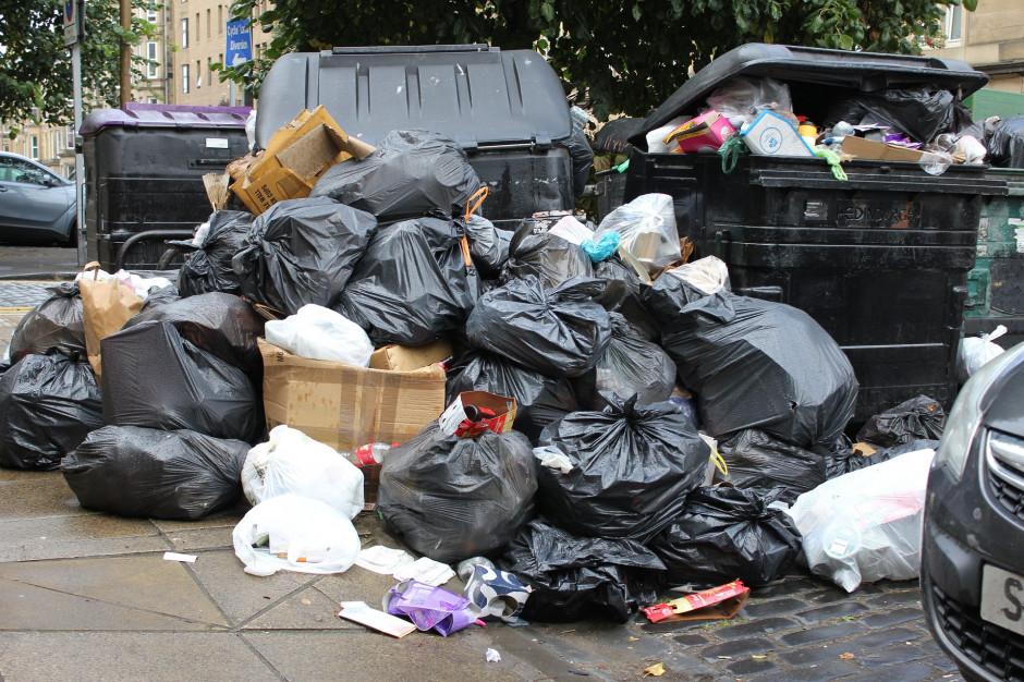 Raport pokazuje słabość systemów raportowania, co nie znaczy, że gminy radzą sobie z niepłacącymi za odpady (fot.pixabay)