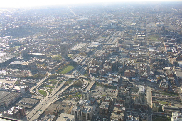 Widok na Chicago z Willis Tower (dawniej Sears Tower). Fot. wkipedia/CC BY 2.0