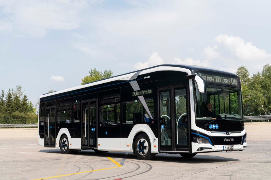 W połowie 2023 r. po polskich miastach powinno jeździć niespełna 1000 autobusów elektrycznych (fot. Gdańskie Autobusy i Tramwaje/zdjęcie ilustracyjne)