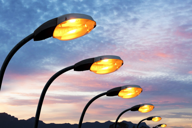 Gmina Pasłęk we współpracy z Energią Oświetleniem modernizuje lampy uliczne (Fot. Shutterstock.com)