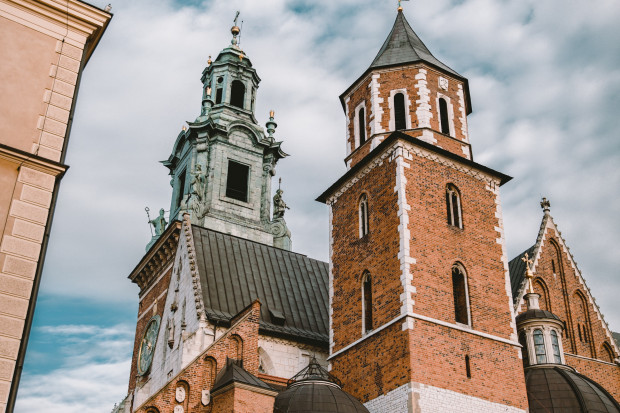 Dzwon, ufundowany przez króla Zygmunta Starego, to dzieło ludwisarza z Norymbergi - Hansa Behama. Został umieszczony na wieży Katedry na Wawelu 9 lipca 1521 r. (fot. unsplash.com/Bianca Ackermann)