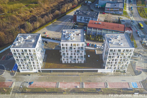 W środę pierwsi lokatorzy odebrali klucze do nowych mieszkań przy ul. Bielskiej - jednej z głównych ulic Tychów. (fot.UM Tychy)