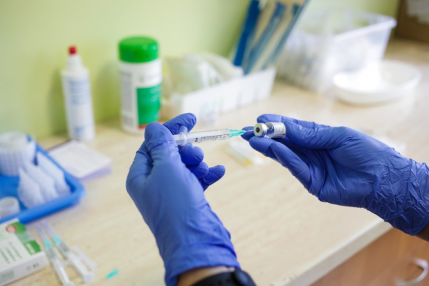 Szczepienia są najskuteczniejszą metodą zapobiegania grypie - podkreślają lekarze (Fot. PAP/Marek Zakrzewski)